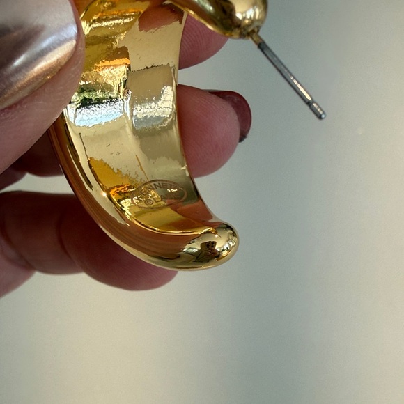 Kenneth Jay Lane couture collection, large statement Shiny Gold Hoop Earrings - Picture 3 of 7